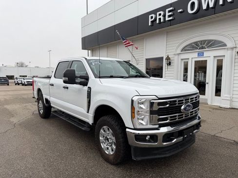 Used 2024 Ford F250 XLT image 3