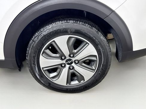 Used 2022 Kia Niro LX image 28