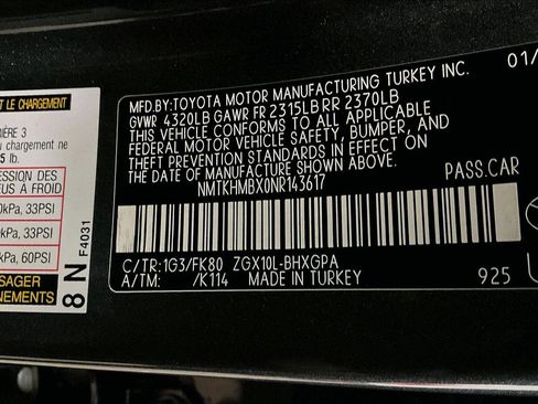 Used 2022 Toyota C-HR XLE image 32