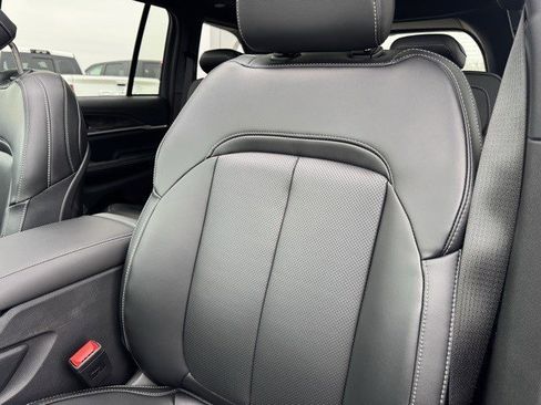 New 2026 Jeep Grand Cherokee Limited w/ Luxury Tech Group II image 32