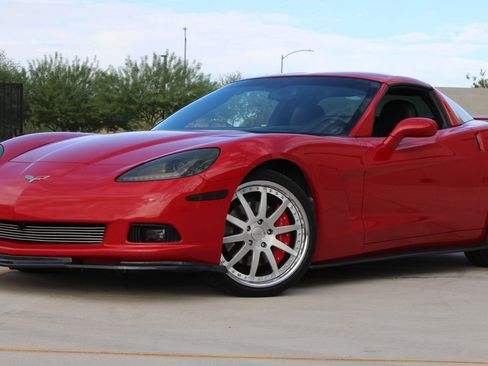 Used 2005 Chevrolet Corvette Coupe w/ Preferred Equipment Group RWD image 3