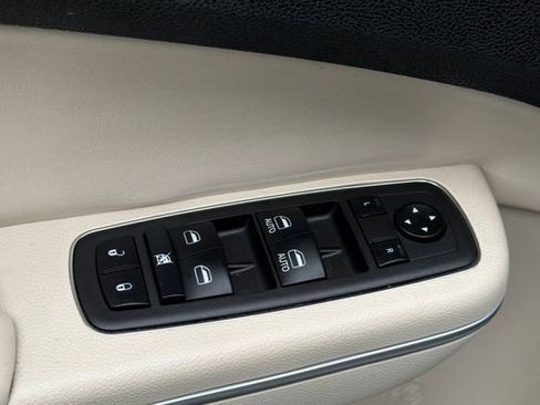 Used 2021 Chrysler 300 Touring L AWD/4WD image 12