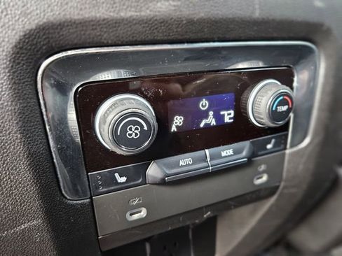 Used 2023 Chevrolet Suburban Premier image 28