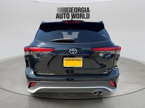 Used 2021 Toyota Highlander XSE FWD image 9