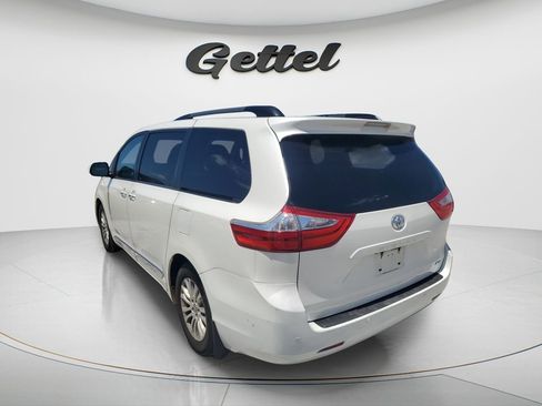 Used 2017 Toyota Sienna XLE w/ XLE Navigation Package image 5