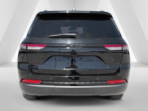 Used 2024 Jeep Grand Cherokee Limited w/ Black Appearance Package AWD/4WD image 6