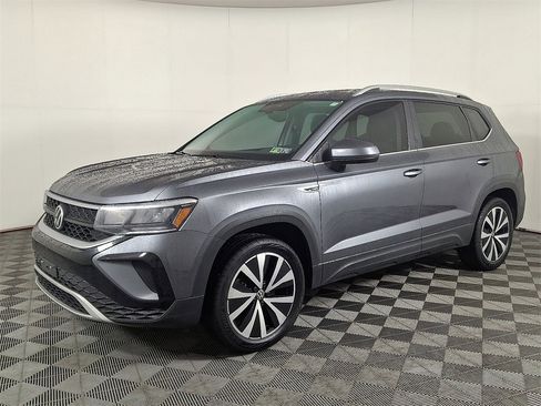 Used 2022 Volkswagen Taos SE w/ IQ.Drive SE Package image 6