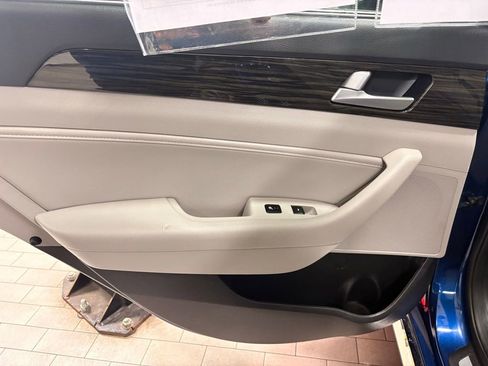 Used 2017 Hyundai Sonata Limited w/ Ultimate Package 04 image 11