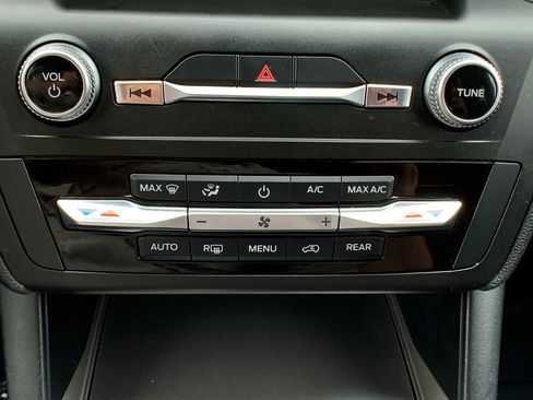 Used 2020 Ford Explorer XLT w/ Class III Trailer Tow Package image 34