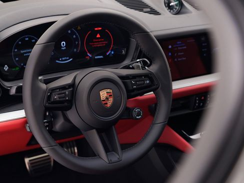 New 2026 Porsche Cayenne S image 21