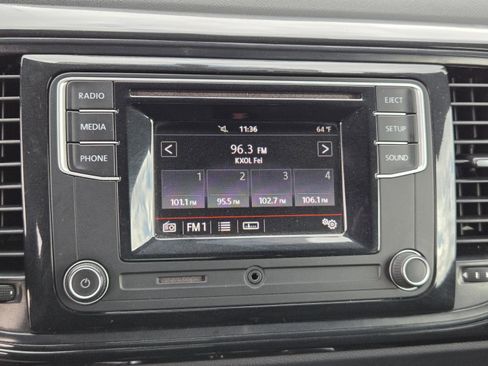 Used 2018 Volkswagen Beetle 2.0T S image 9