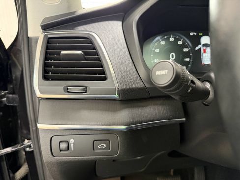Used 2020 Volvo XC90 T5 Momentum image 21