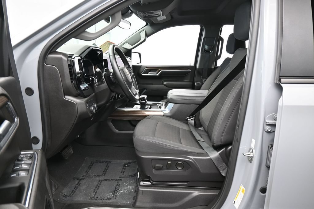 Used 2024 Chevrolet Silverado 1500 LT RWD image 11