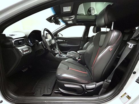 Used 2020 Hyundai Veloster Turbo image 10