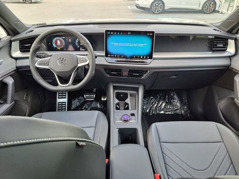 New 2026 Volkswagen Tiguan SE R-Line FWD image 5