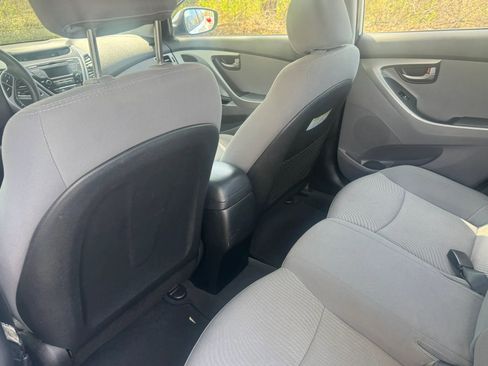 Used 2016 Hyundai Elantra SE image 19