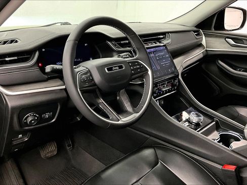 Used 2024 Jeep Grand Cherokee L Limited AWD/4WD image 16