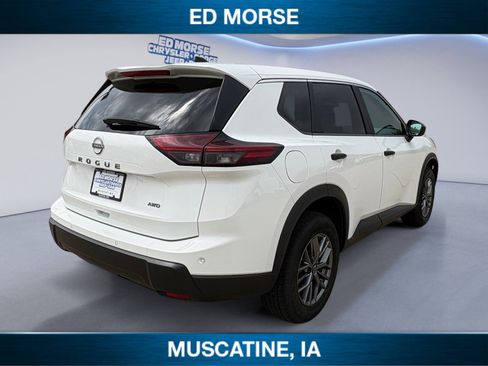 Used 2024 Nissan Rogue S AWD/4WD image 5