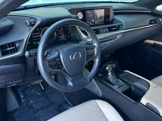 Used 2020 Lexus ES 300h w/ Premium Package FWD image 18