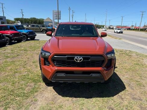 Used 2025 Toyota Tacoma TRD Off-Road AWD/4WD image 2