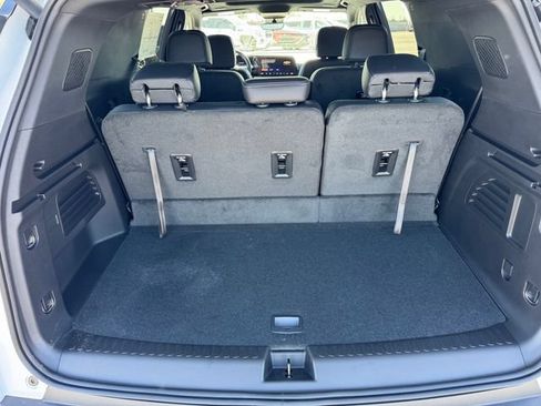New 2026 Chevrolet Traverse LT w/ Sun and Wheel Package FWD image 13
