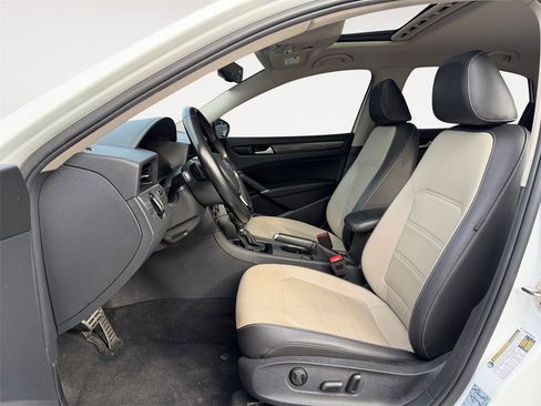 Used 2020 Volkswagen Passat 2.0T R-Line image 10