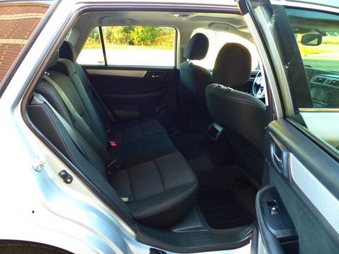 Used 2016 Subaru Outback 2.5i Premium image 46