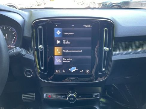 Certified 2022 Volvo XC40 T5 R-Design AWD/4WD image 19