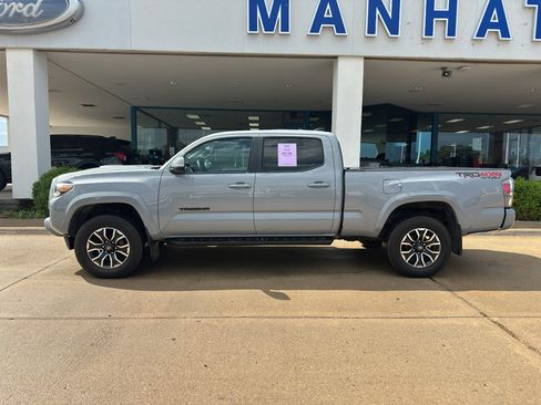 Used 2021 Toyota Tacoma TRD Sport AWD/4WD image 4