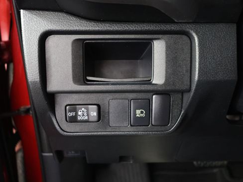 Used 2018 Toyota Tacoma SR5 image 21