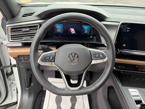 Certified 2024 Volkswagen Atlas Cross Sport SE AWD/4WD image 9