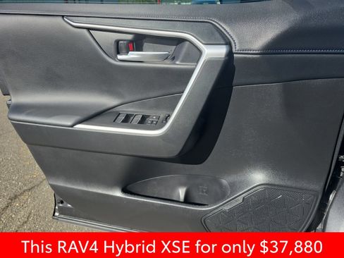 Used 2024 Toyota RAV4 XSE AWD/4WD image 33