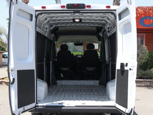 Used 2025 RAM ProMaster 2500 w/ Convenience Group FWD image 9