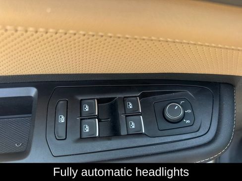 Used 2025 Volkswagen Atlas Cross Sport SE AWD/4WD image 13