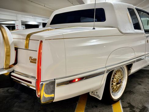 Used 1991 Cadillac Fleetwood Coupe image 8