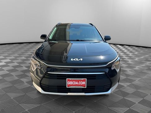 Certified 2025 Kia Niro EX FWD image 3