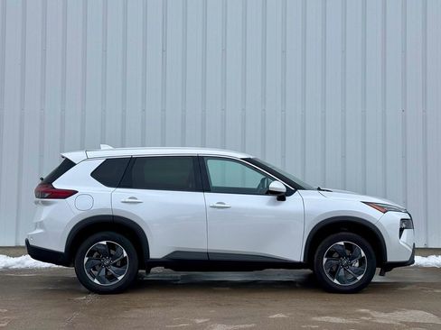 Used 2024 Nissan Rogue SV image 6