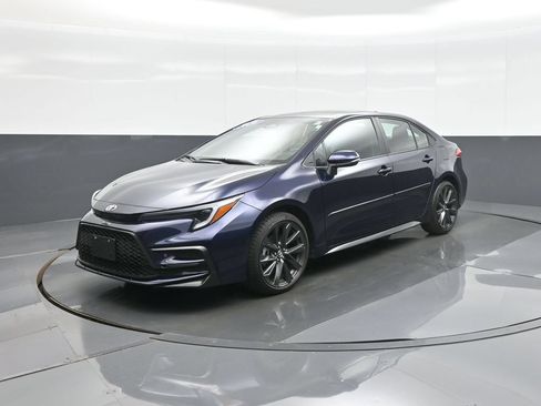 Certified 2026 Toyota Corolla SE w/ SE Package FWD image 3