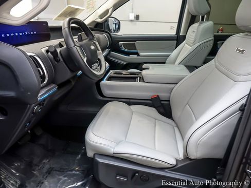 Used 2025 Ford Expedition Platinum w/ Platinum Ultimate Package image 10