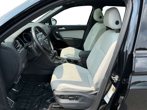 Used 2021 Volkswagen Tiguan SE R-Line AWD/4WD image 9