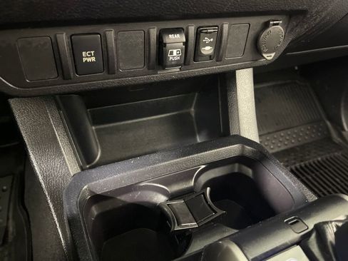 Certified 2018 Toyota Tacoma SR5 RWD image 29
