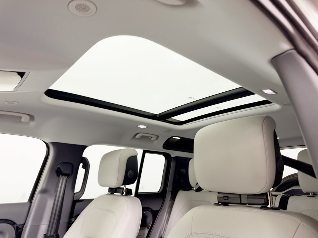 New 2026 Land Rover Defender 110 S AWD/4WD image 27