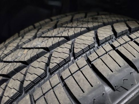 Used 2020 Land Rover Discovery Sport SE R-Dynamic image 11