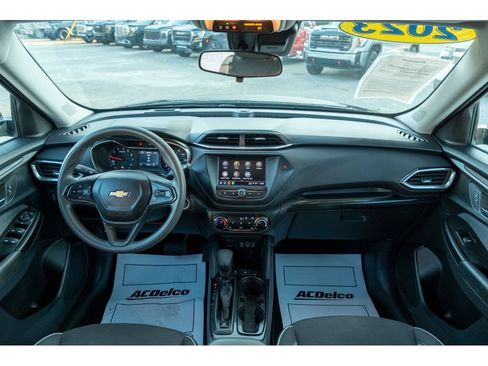 Used 2023 Chevrolet TrailBlazer LT FWD image 31