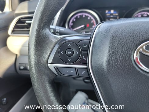 Used 2022 Toyota Camry LE image 19