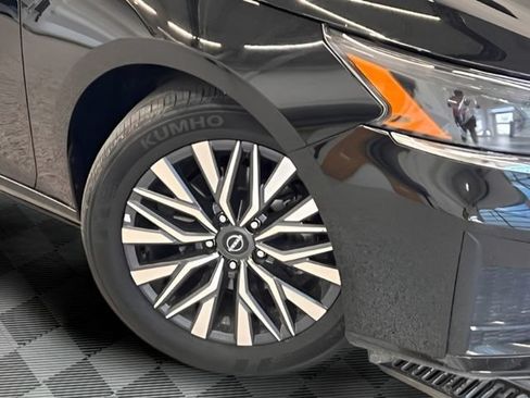 Used 2025 Nissan Altima 2.5 SV FWD image 26