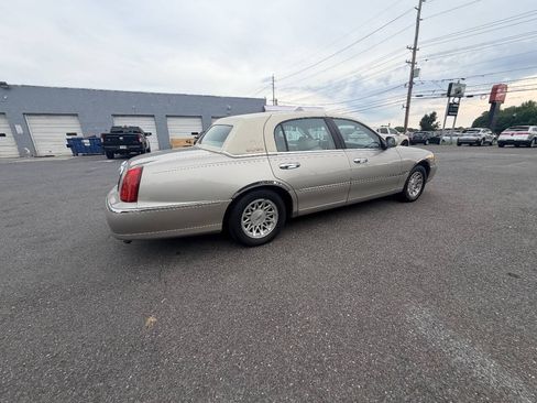 Used 1999 Lincoln Town Car Signature RWD image 29