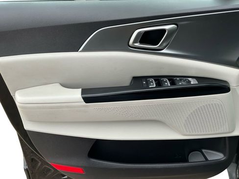 Used 2024 Kia Carnival LX image 24