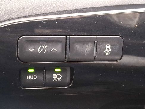 Used 2016 Toyota Prius Four image 21