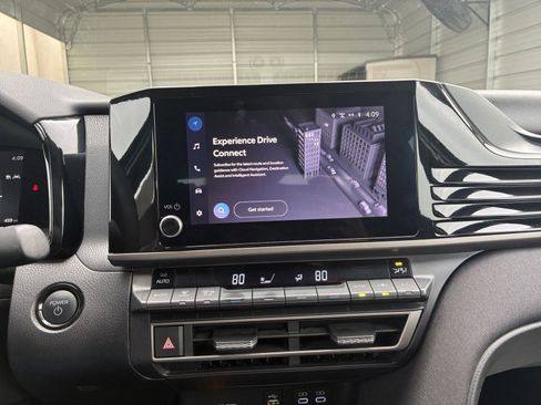 Used 2025 Toyota Camry LE image 18